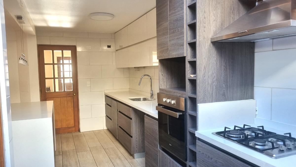 Arriendo Casa P 5D en suite Walk-in cl&oacute;set 4B 1E Carlos Ossand&oacute;n - La Reina