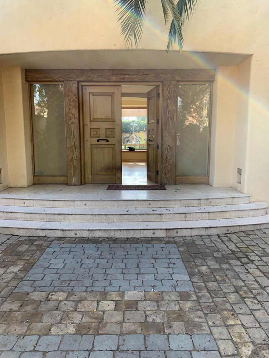 Venta Casa 8D 9B 4E Los Dominicos - Las Condes