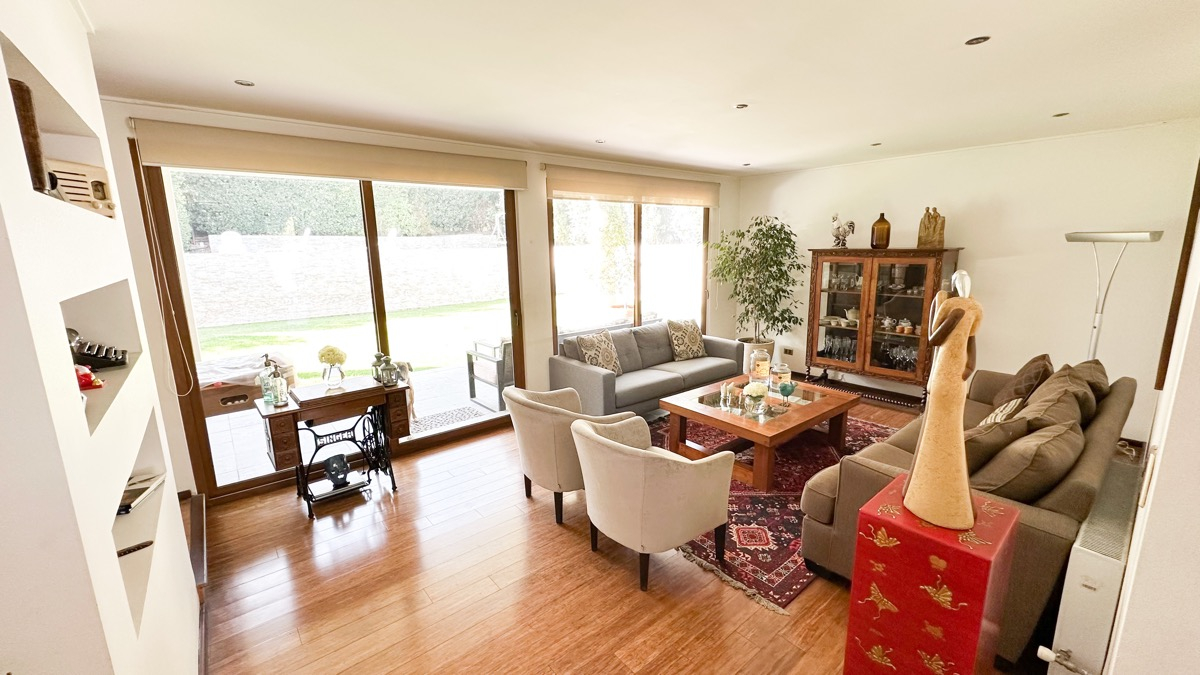 Venta Casa O 5D en suite Walk-in cl&oacute;set 4B 2E 1B Chicureo - Colina