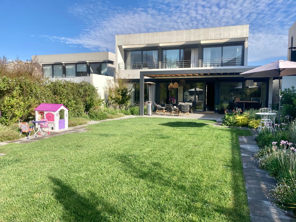 Venta Casa 4D 5B 3E 1B  - Lo Barnechea