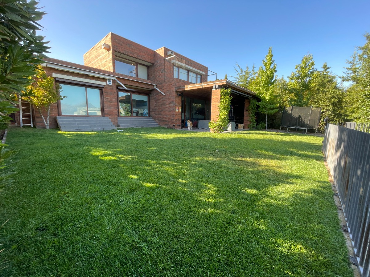 Arriendo Casa NP 4D Walk-in cl&oacute;set 4B 3E 1B San Carlos de Apoquindo - Las Condes