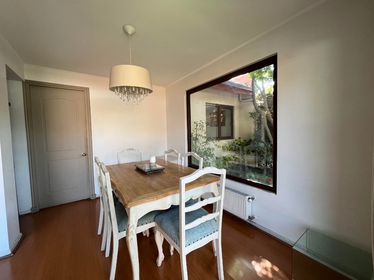 Venta Casa NO 4D en suite Walk-in cl&oacute;set 4B 2E 1B Villa El Dorado - Vitacura