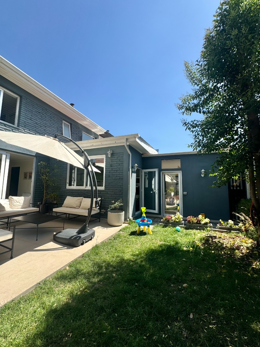 Venta Casa NO 3D 2B 2E 1B Alto Las Condes - Las Condes