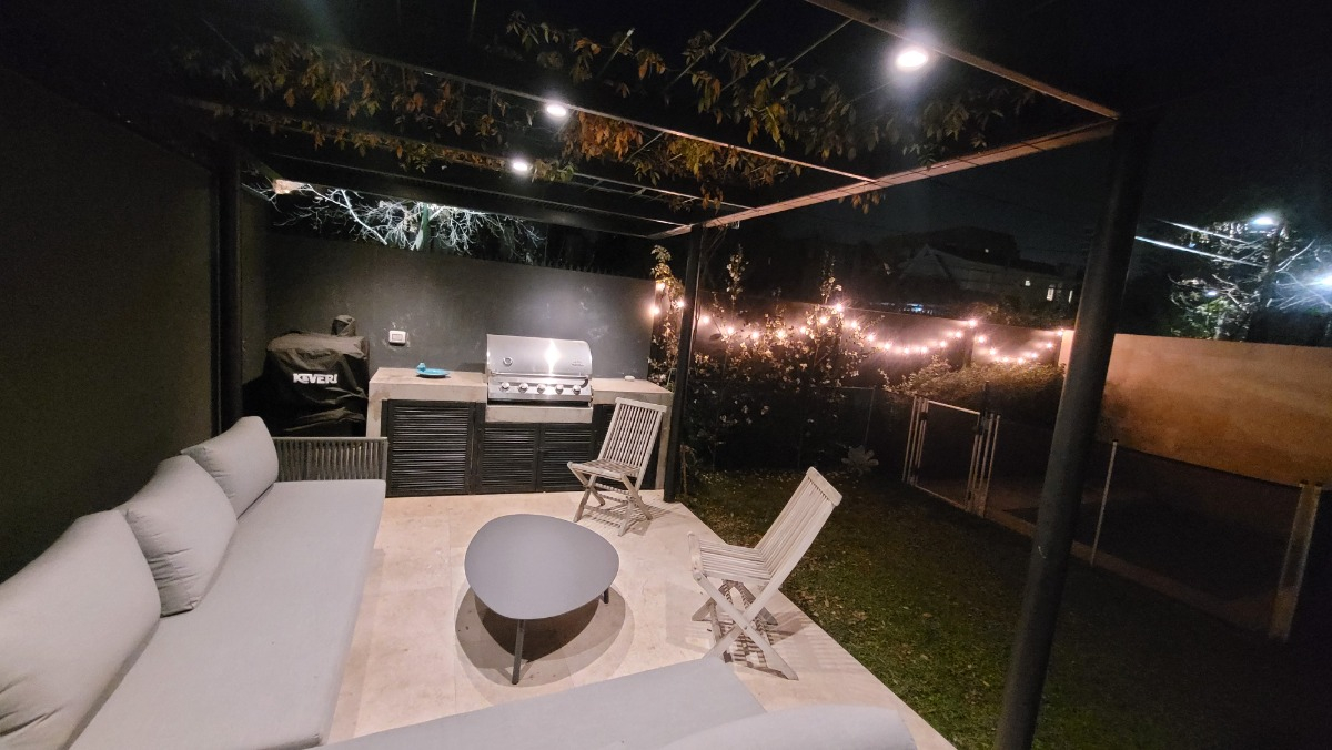 Arriendo Casa NP 4D 4B 2E 2B Borde R&iacute;o - Casa Piedra - Vitacura