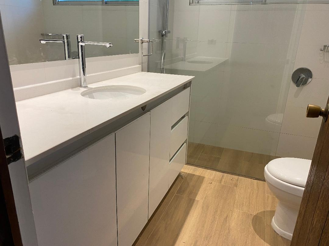 Arriendo Casa 4D en suite Walk-in cl&oacute;set 4B 2E 1B San Carlos de Apoquindo - Las Condes