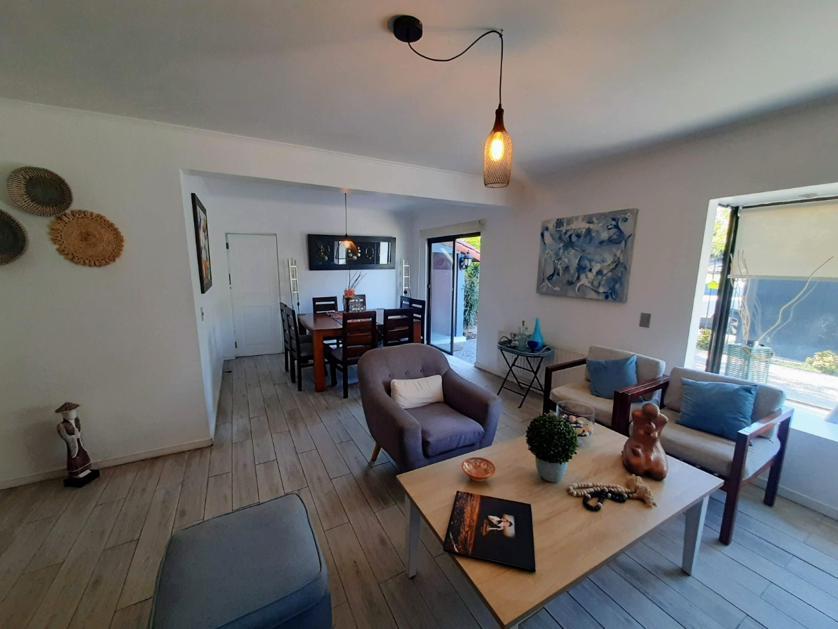 Arriendo Casa N 4D en suite Walk-in cl&oacute;set 3B 2E 2B Villa El Dorado - Vitacura