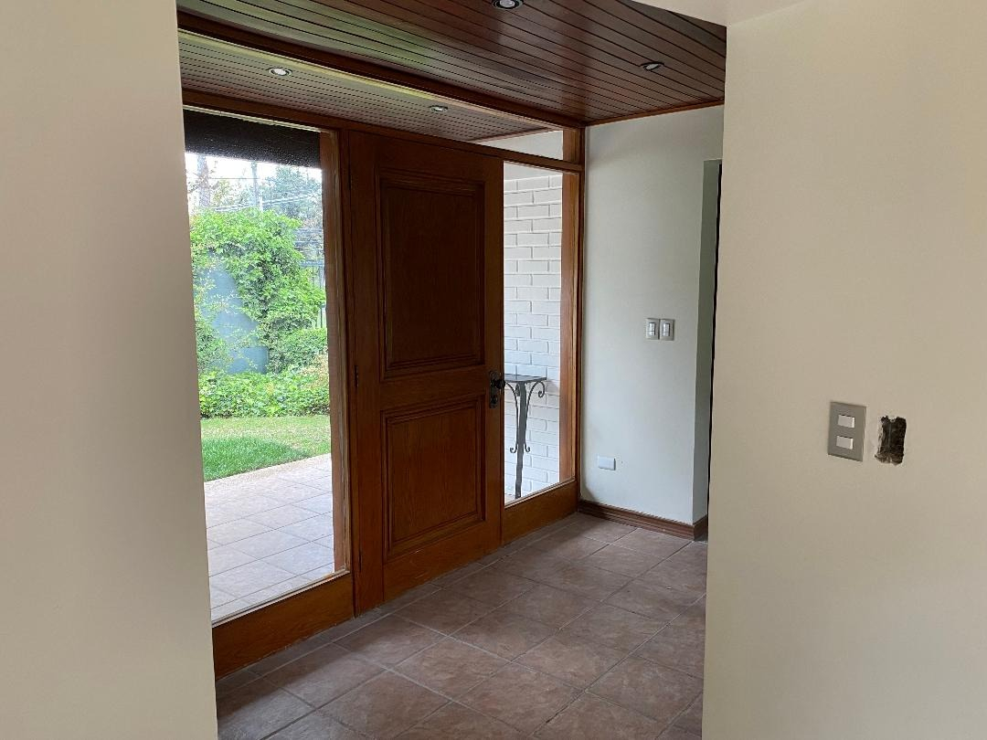 Arriendo Casa 4D en suite Walk-in cl&oacute;set 4B 2E 1B San Carlos de Apoquindo - Las Condes