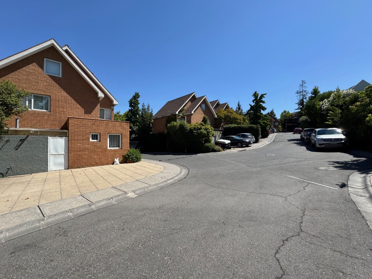 Venta Casa P 5D en suite Walk-in cl&oacute;set 5B 2E 1B Los Trapenses - Lo Barnechea