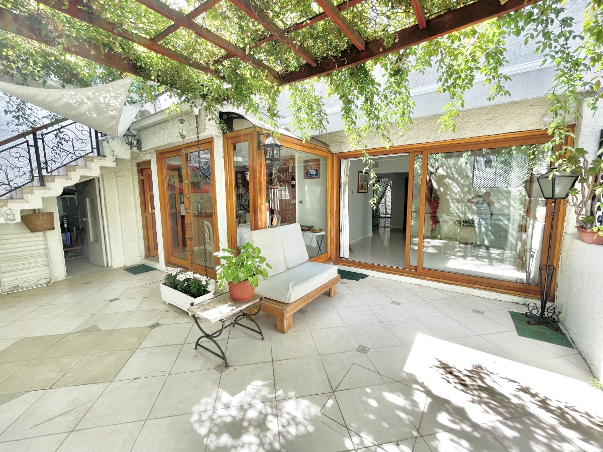 Venta Casa S 5D en suite Walk-in cl&oacute;set 5B 3E 1B Barrio El Golf - Las Condes