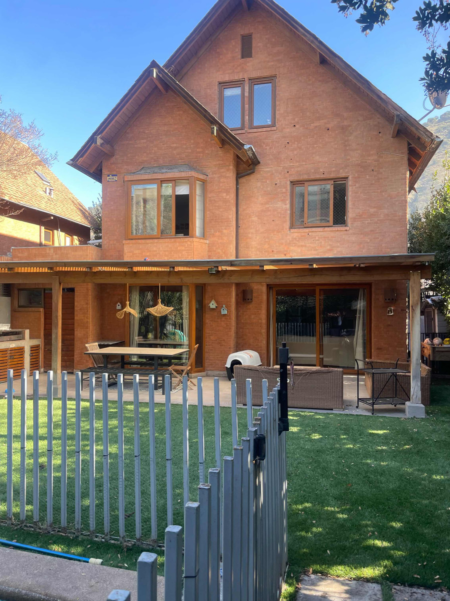 Venta Casa 4D 3B 2E Los Trapenses - Lo Barnechea