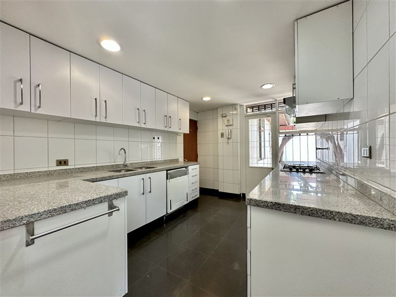 Arriendo Casa NorOriente-Poniente 5D 3B 2E 1B Jard&iacute;n Del Este - Vitacura