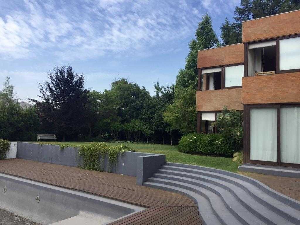 Venta Casa O 4D en suite Walk-in cl&oacute;set 4B 6E 2B Chicureo - Colina