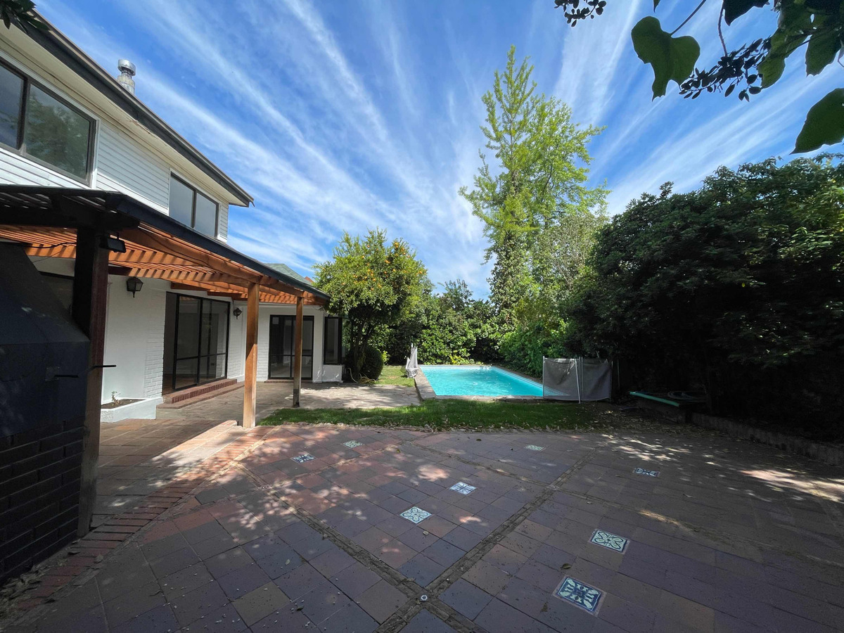Arriendo Casa 6D 4B 3E 1B Los Dominicos - Las Condes