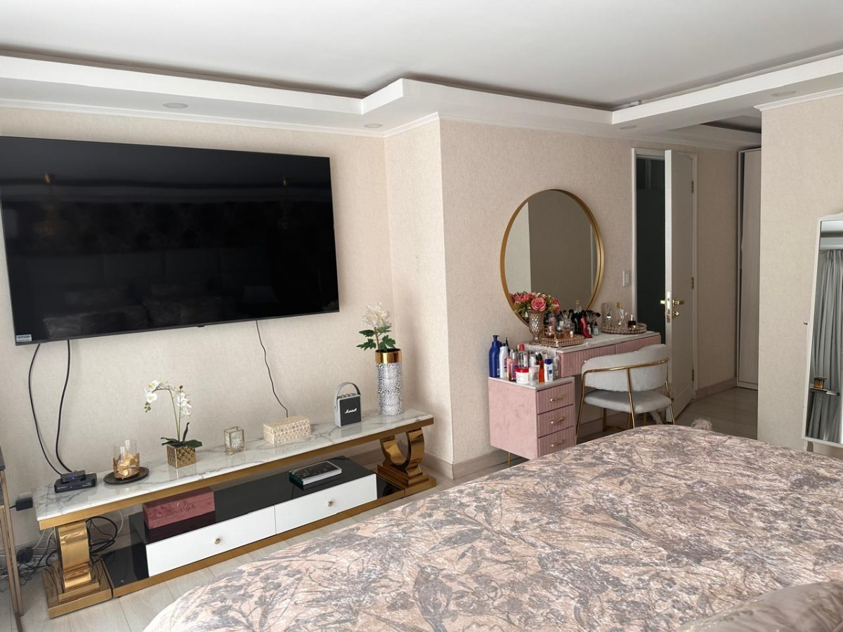 Arriendo Casa NO 4D en suite Walk-in cl&oacute;set 6B 3E 1B Los Dominicos - Las Condes