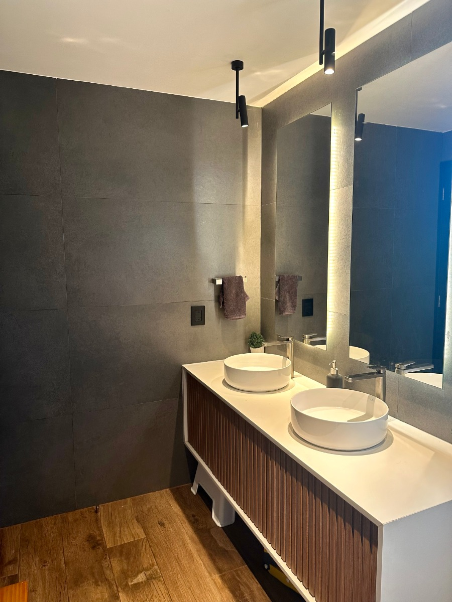 Venta Casa NP 5D en suite Walk-in cl&oacute;set 4B 2E San Carlos de Apoquindo - Las Condes