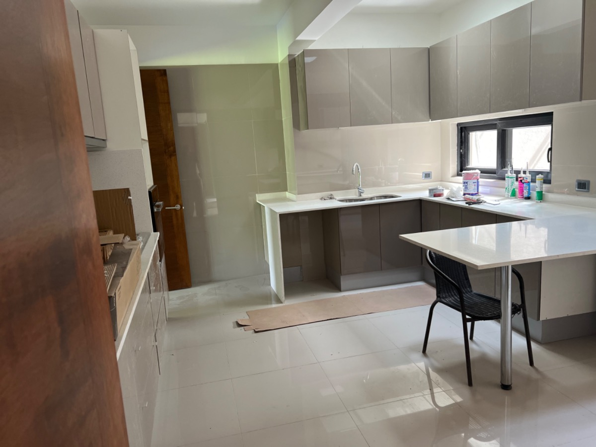 Arriendo Casa NO 4D en suite Walk-in cl&oacute;set 4B 3E La Dehesa - Lo Barnechea