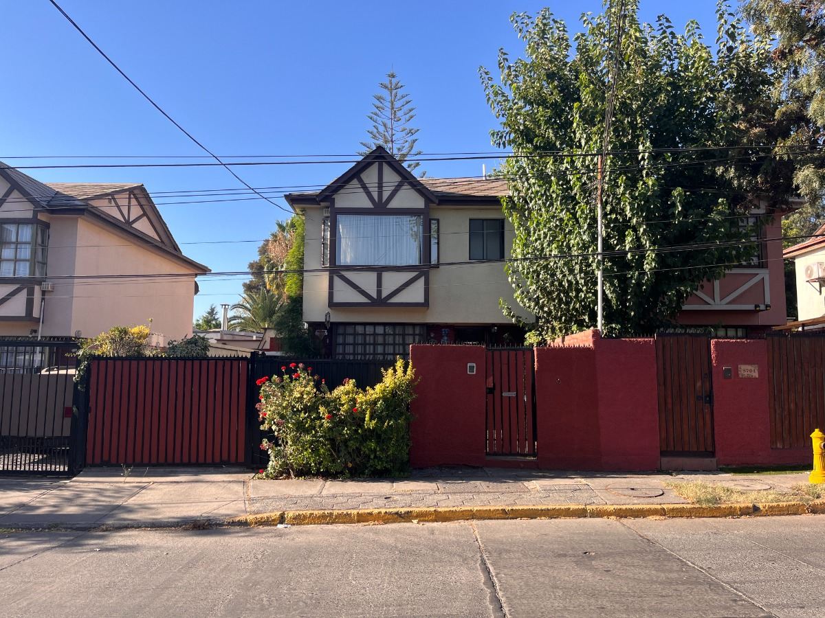Venta Casa SP 4D en suite 3B 3E 1B Carlos Ossand&oacute;n - La Reina