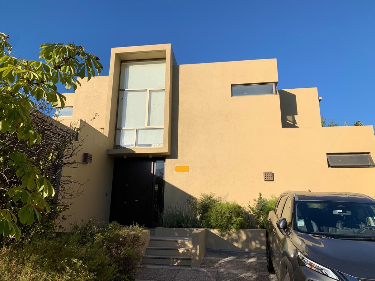 Arriendo Casa NP 4D en suite 4B 3E 1B Los Trapenses - Lo Barnechea