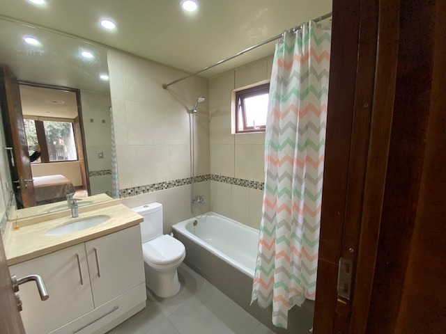 Venta Casa O 4D en suite Walk-in cl&oacute;set 4B 3E 1B Chicureo - Colina