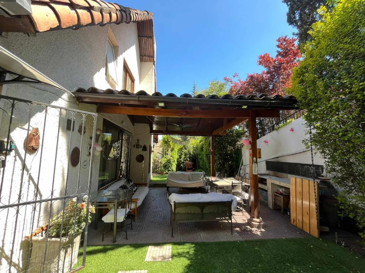 Arriendo Casa 5D 3B 2E Los Dominicos - Las Condes