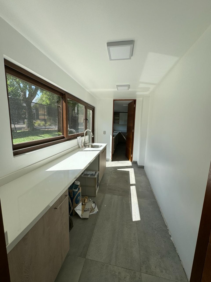 Venta Casa NO 6D Walk-in cl&oacute;set 4B 2E 1B San Carlos de Apoquindo - Las Condes