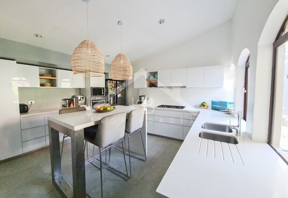 Venta Casa P 5D en suite Walk-in cl&oacute;set 4B 2E 1B Los Dominicos - Las Condes