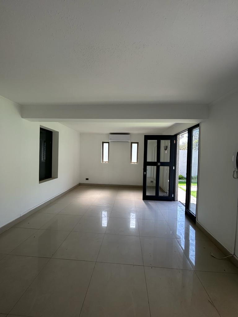 Arriendo Casa NO 3D 2B 2E Los Dominicos - Las Condes