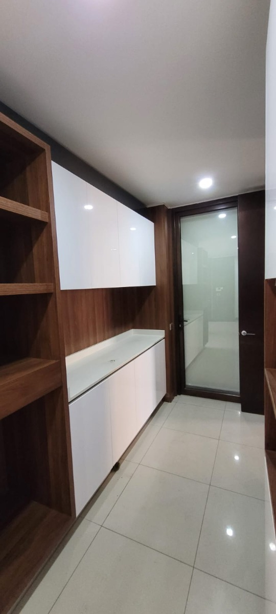 Arriendo Departamento P 5D en suite Walk-in cl&oacute;set 4B 3E 1B Lo Curro - Vitacura
