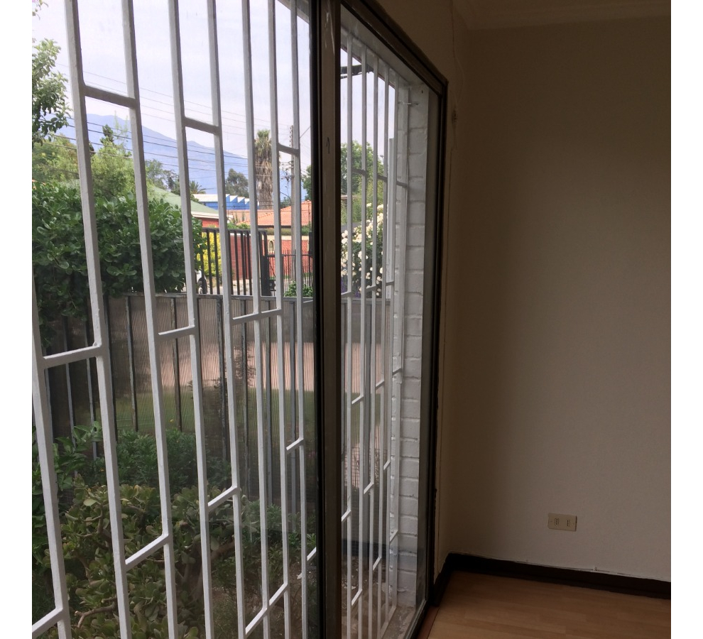 Venta Casa NO 2D 1B 2E Carlos Ossand&oacute;n - La Reina