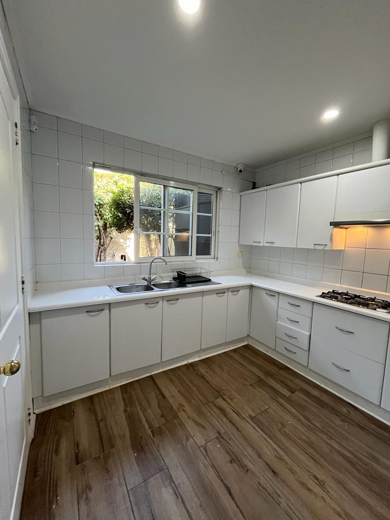 Arriendo Casa 2D Los Dominicos - Las Condes