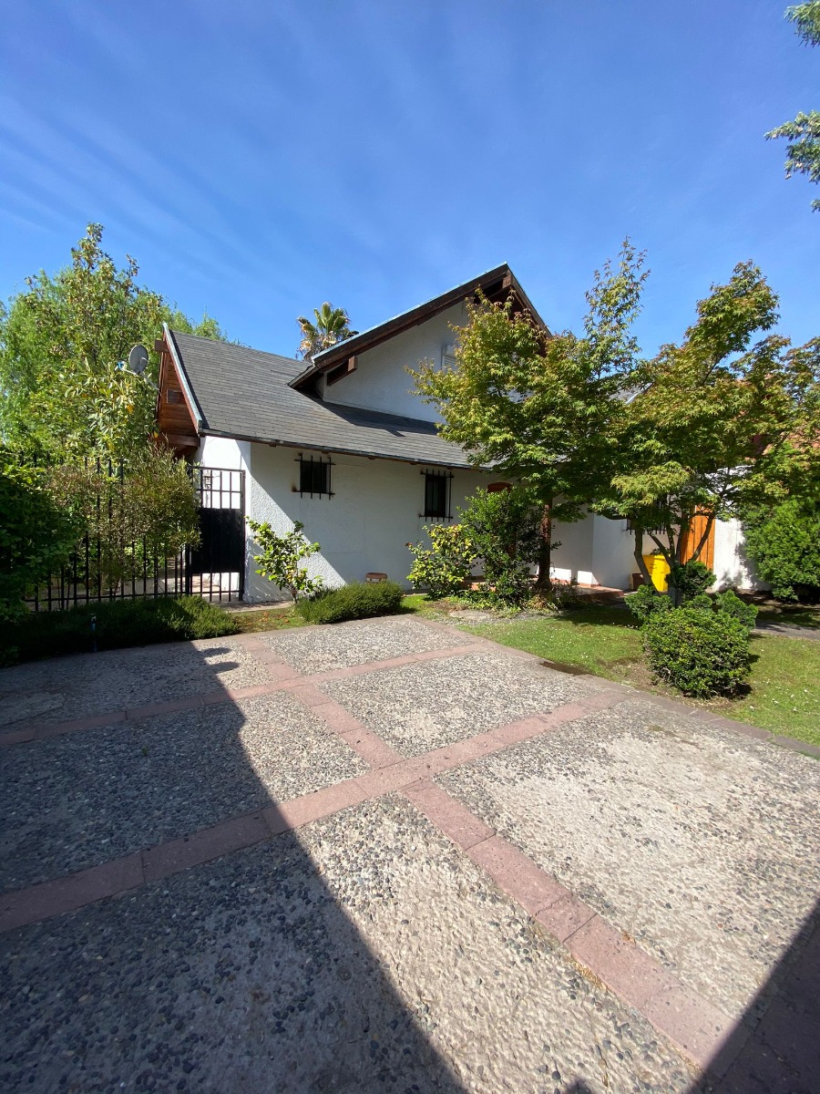 Arriendo Casa 3D 2B 2E 2B San Carlos de Apoquindo - Las Condes