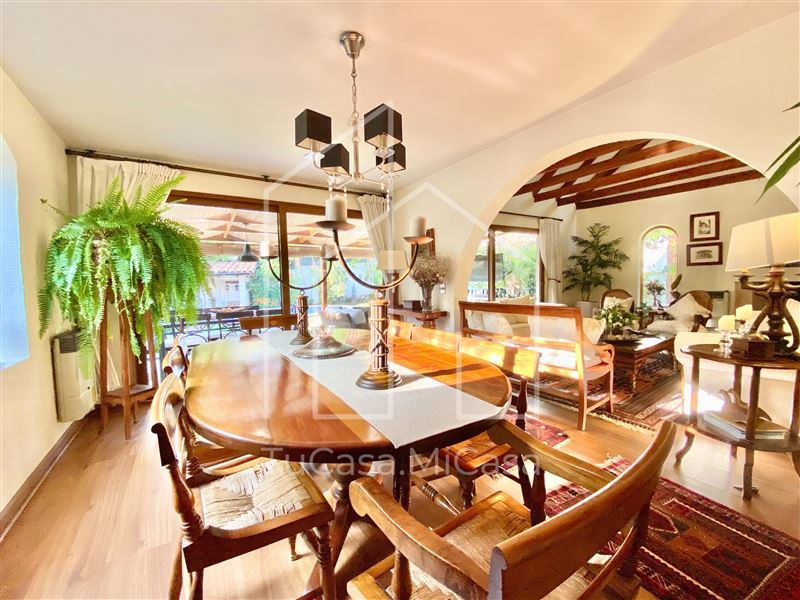 Venta Casa Nor-Oriente 4D en suite Walk-in cl&oacute;set 3B 2E 1B San Carlos de Apoquindo - Las Condes