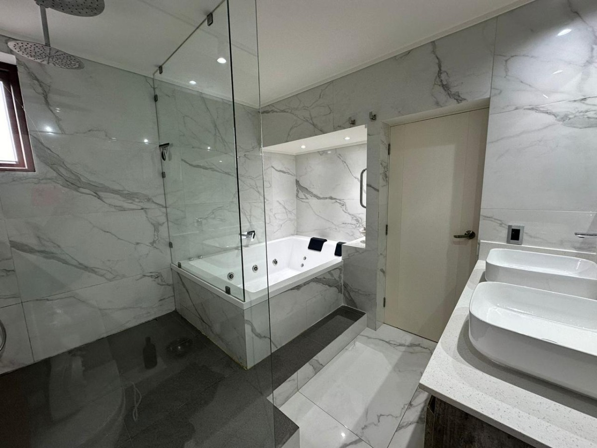 Arriendo Casa 6D en suite Walk-in cl&oacute;set 4B 4E 1B Metro Manquehue - Apumanque - Las Condes