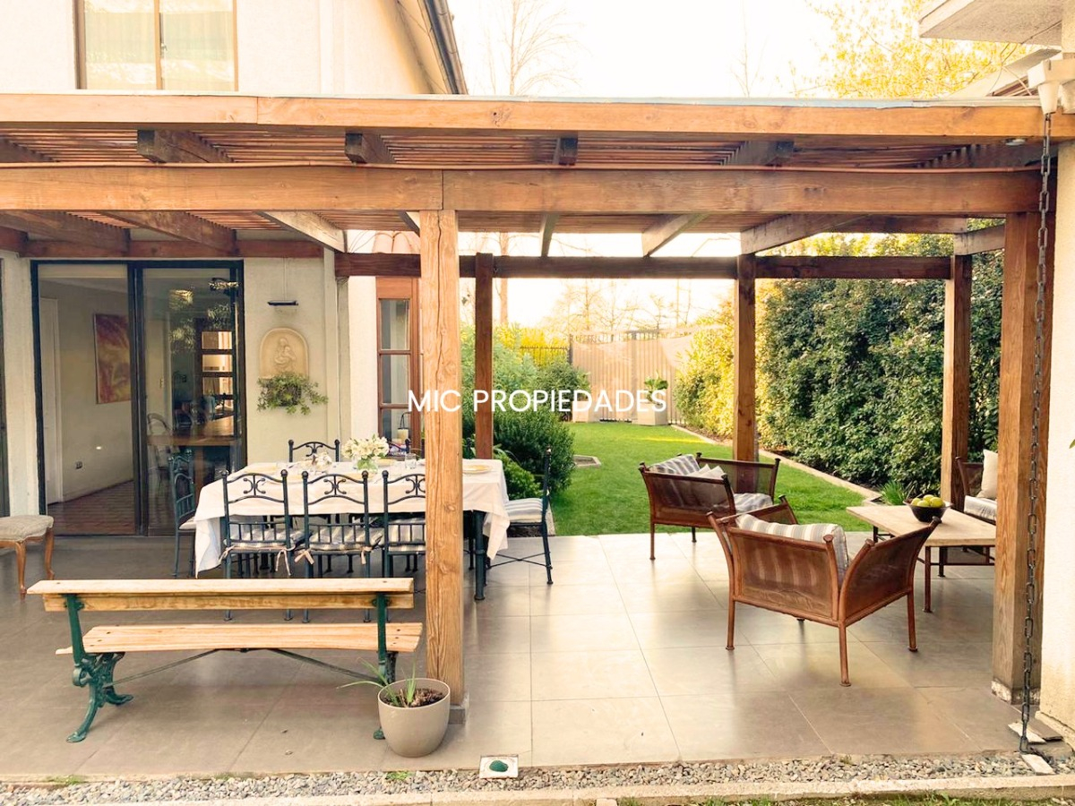 Venta Casa 5D en suite 4B 2E 2B San Carlos de Apoquindo - Las Condes