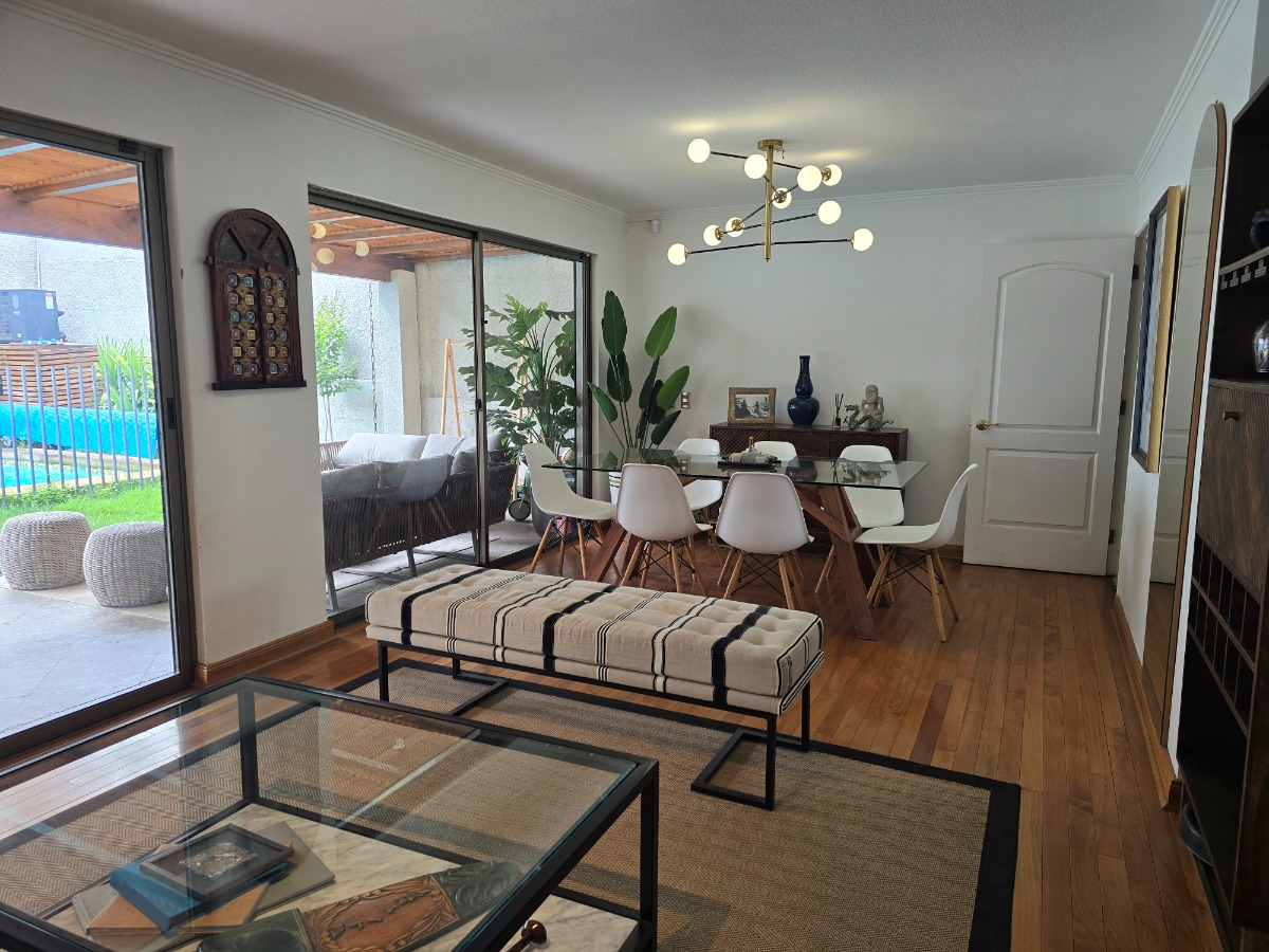 Venta Casa P 5D 4B 2E 2B San Carlos de Apoquindo - Las Condes