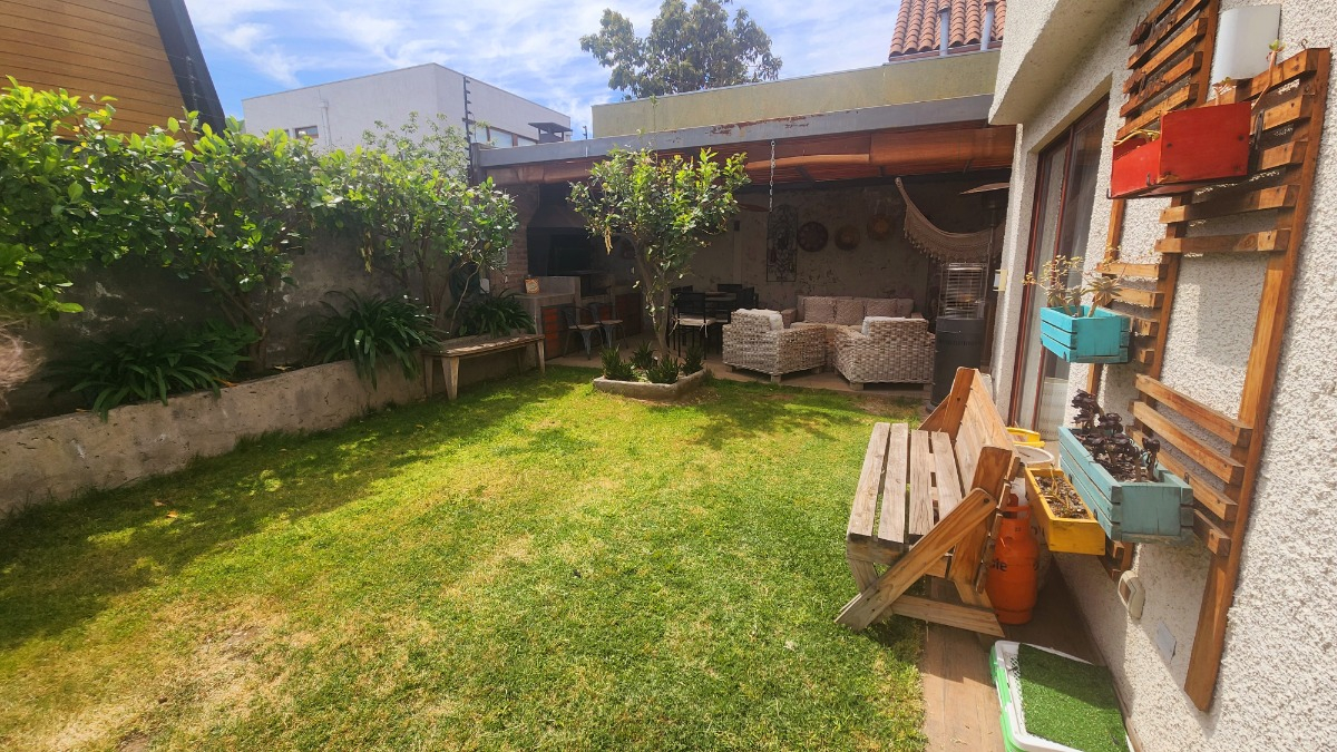 Arriendo Casa SO 4D en suite Walk-in cl&oacute;set 3B 2E 1B La Llaver&iacute;a - Vitacura