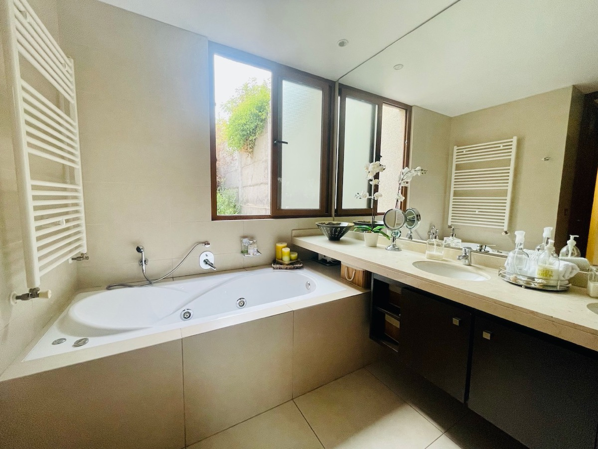 Venta Casa NO 5D en suite Walk-in cl&oacute;set 5B 2E 1B Chicureo - Colina