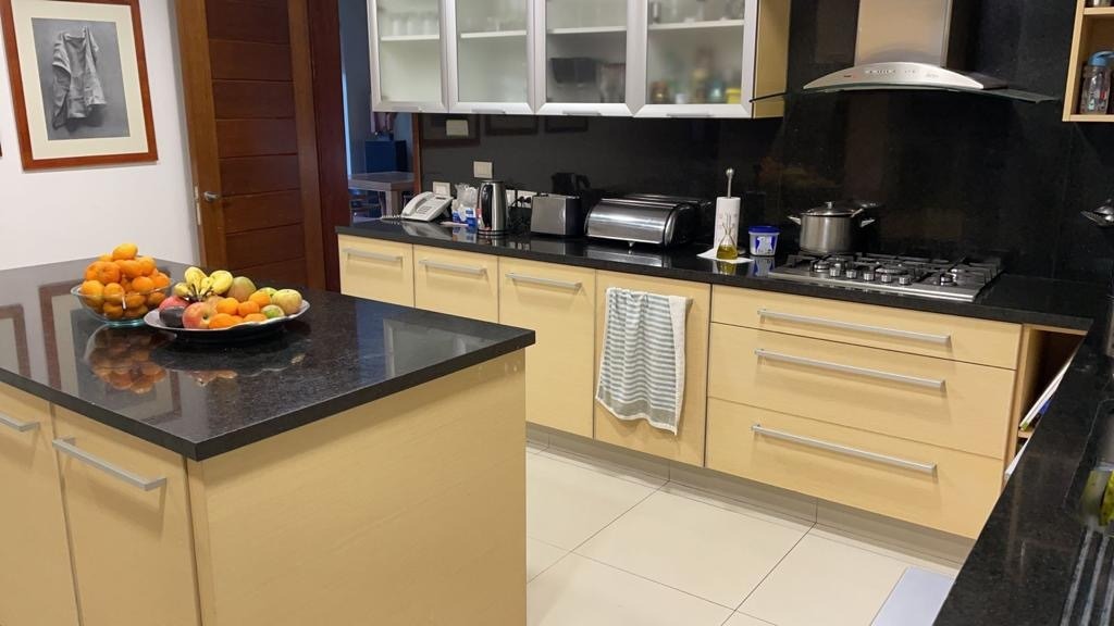 Arriendo Casa NO 4D en suite Walk-in cl&oacute;set 4B 3E 1B La Dehesa - Lo Barnechea