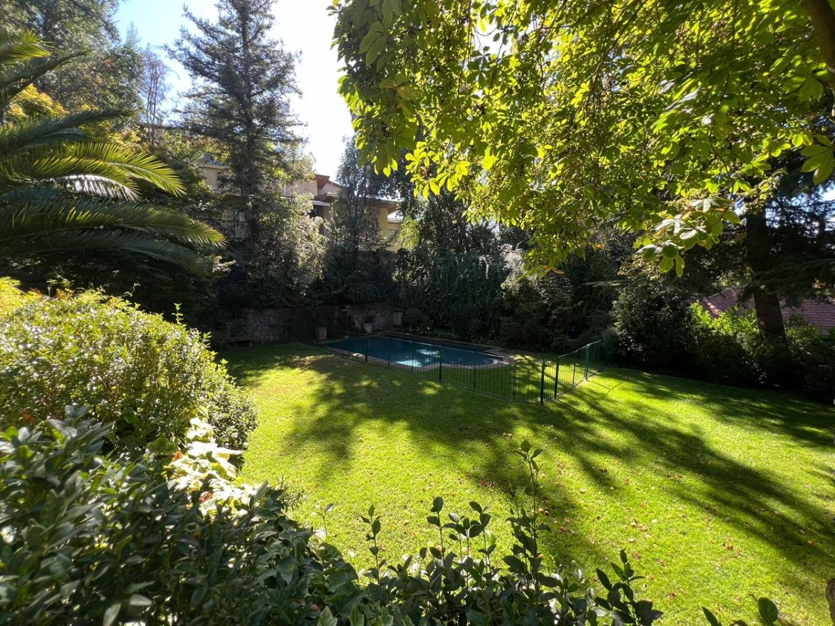 Venta Casa NO 5D en suite Walk-in cl&oacute;set 5B 2E 1B La Dehesa - Lo Barnechea