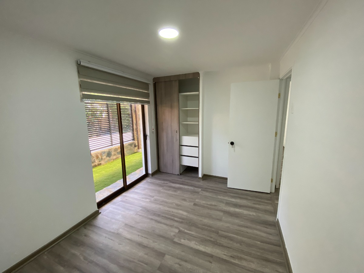 Venta Casa NO 3D 2B 2E 1Bd Carlos Ossand&oacute;n - La Reina