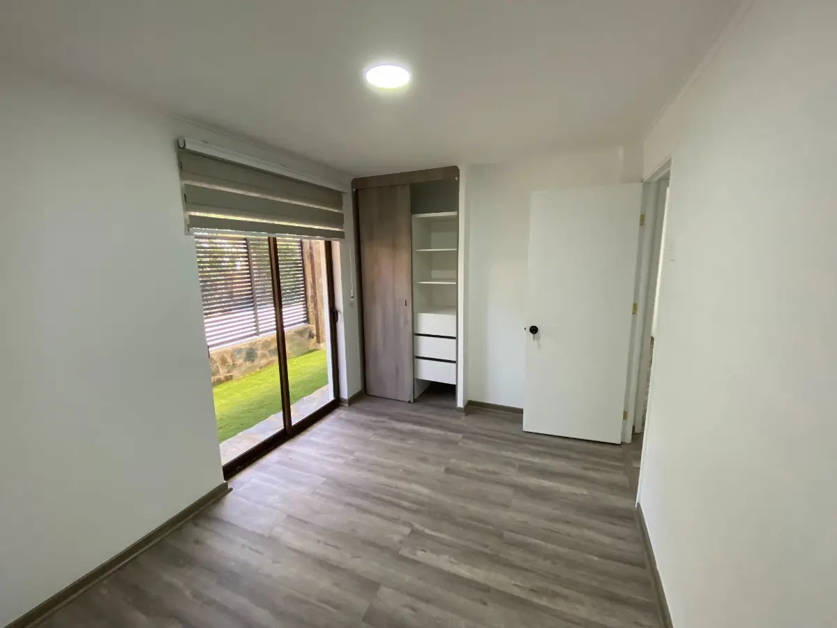 Venta Casa NO 3D 2B 2E 1Bd Carlos Ossand&oacute;n - La Reina
