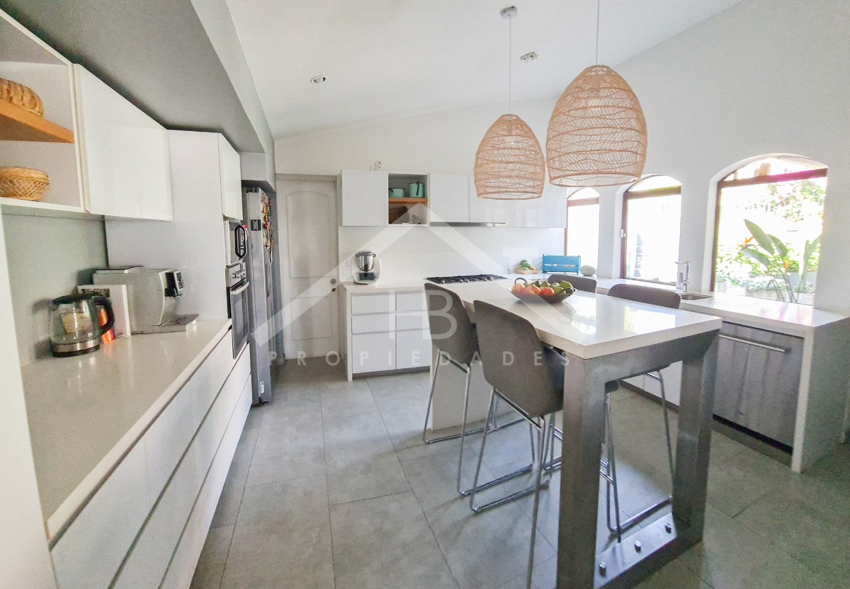 Venta Casa P 5D en suite Walk-in cl&oacute;set 4B 2E 1B Los Dominicos - Las Condes