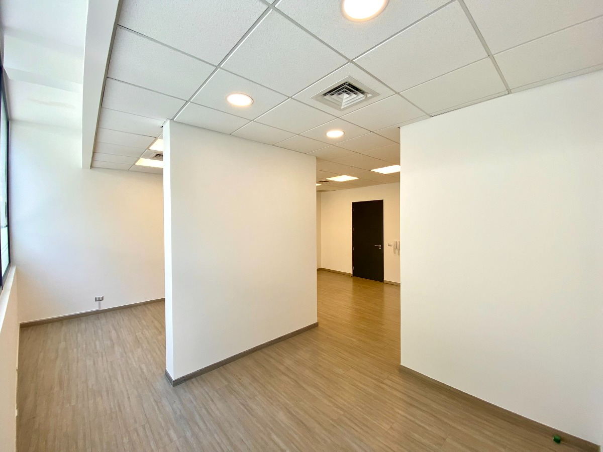 Arriendo Oficina S 1B 1E Los Dominicos - Las Condes