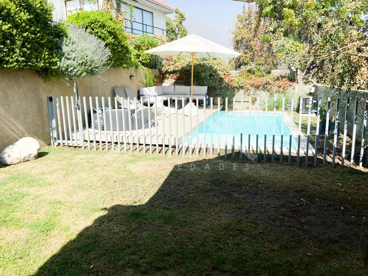 Venta Casa P 5D en suite Walk-in cl&oacute;set 4B 2E 1B Los Dominicos - Las Condes