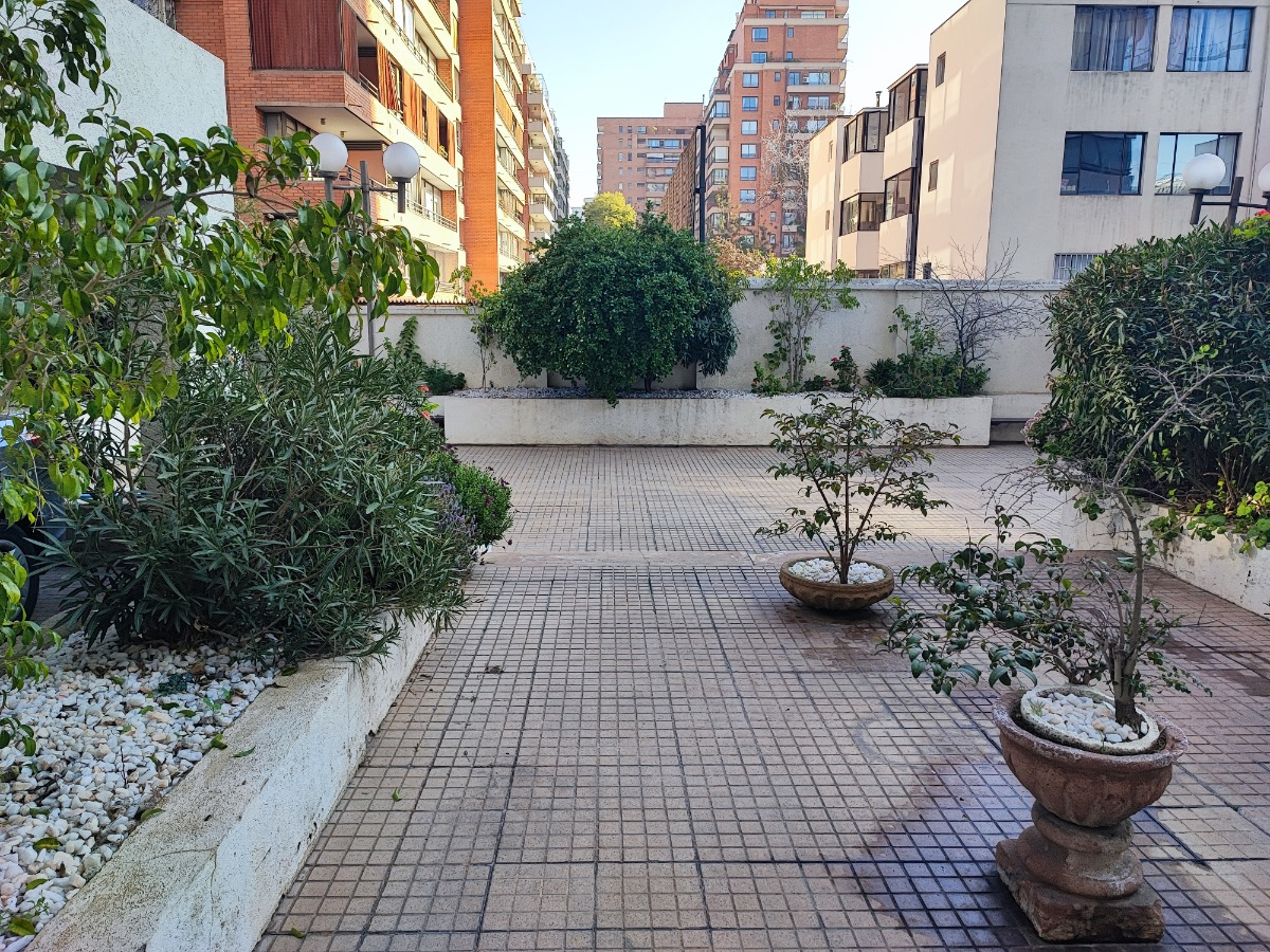 Venta Departamento 3D Walk-in cl&oacute;set 3B 1E 1B Metro Escuela Militar - Las Condes