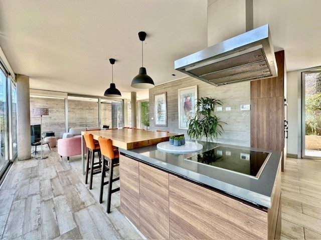 Venta Casa Oriente 4D 4B 3E Barrio El Golf - Las Condes