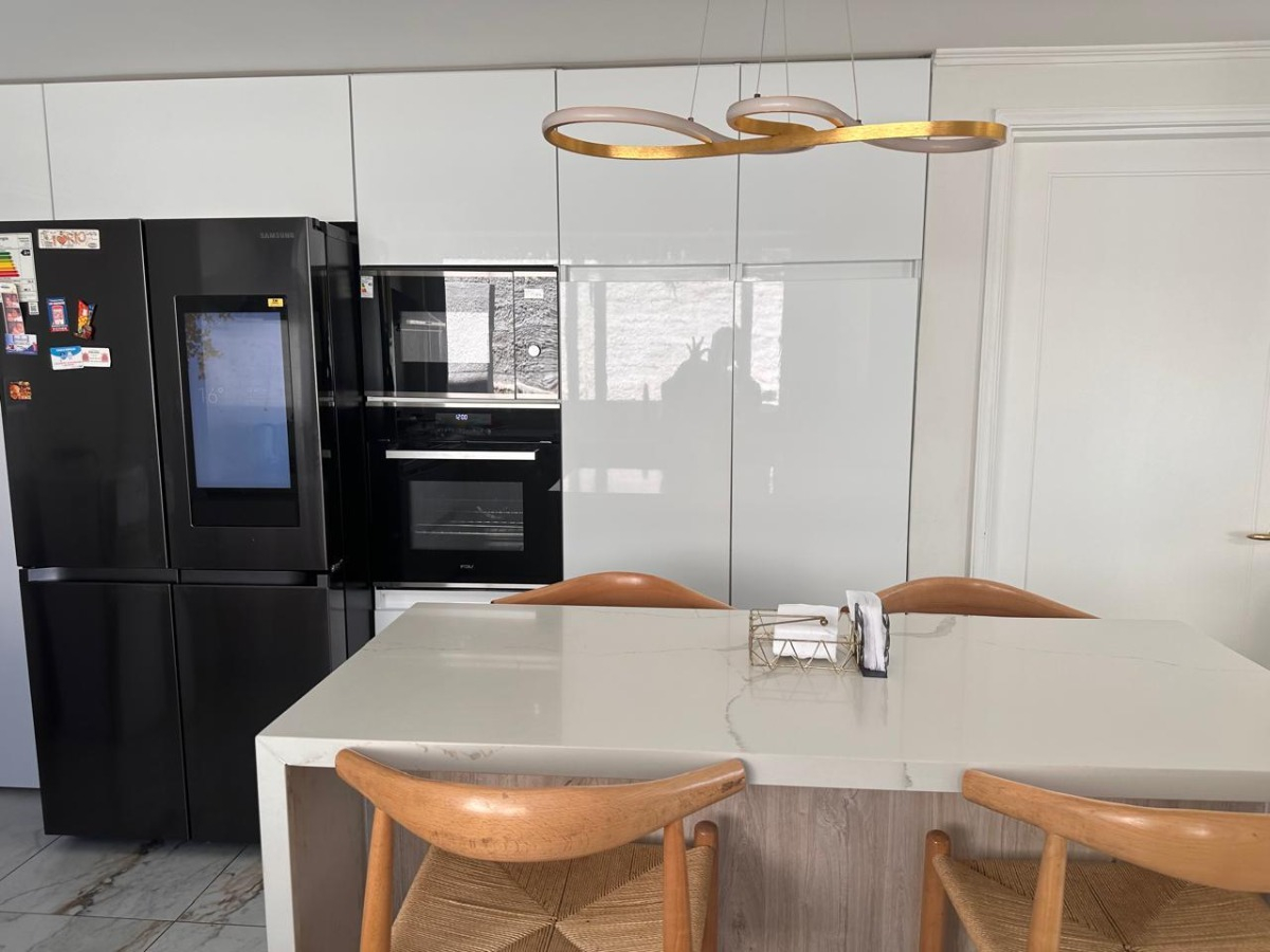 Arriendo Casa NO 4D en suite Walk-in cl&oacute;set 6B 3E 1B Los Dominicos - Las Condes