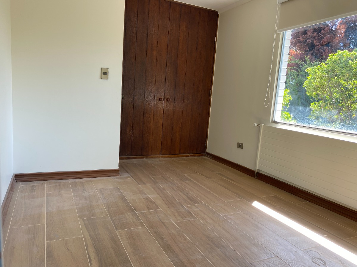 Arriendo Casa 4D en suite Walk-in cl&oacute;set 4B 2E 1B San Carlos de Apoquindo - Las Condes