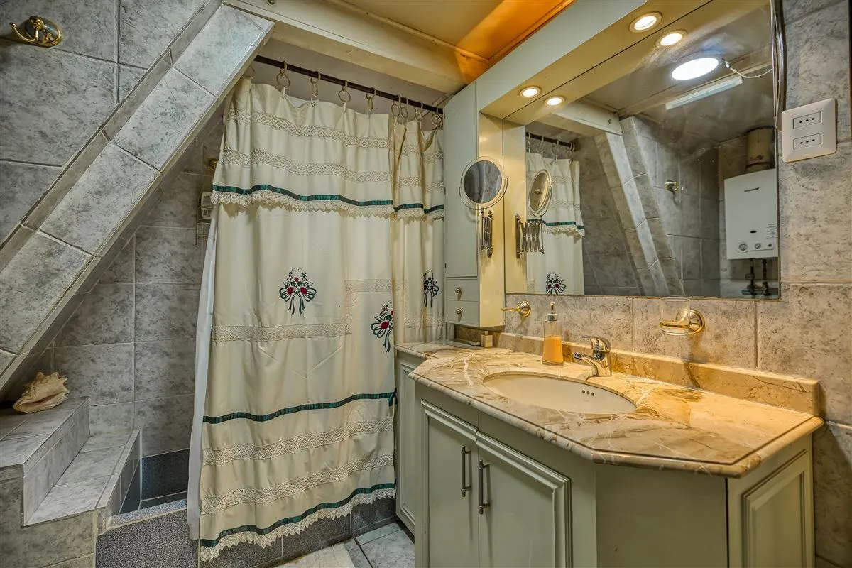 Venta Casa de madera 5D 4B El Array&aacute;n - Lo Barnechea