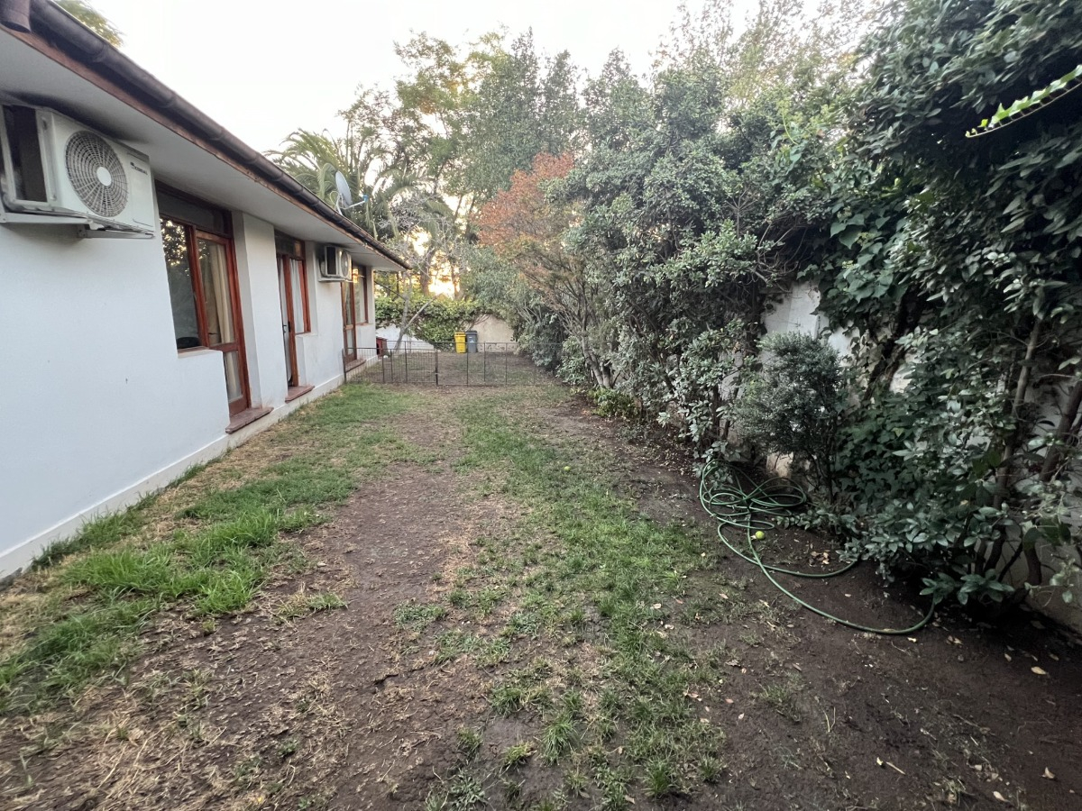 Venta Casa NO 5D en suite Walk-in cl&oacute;set 3B 3E 1B Los Dominicos - Las Condes